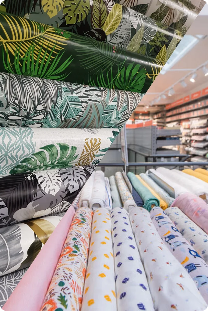 Rouleaux de toiles cirées en magasin de déstockage